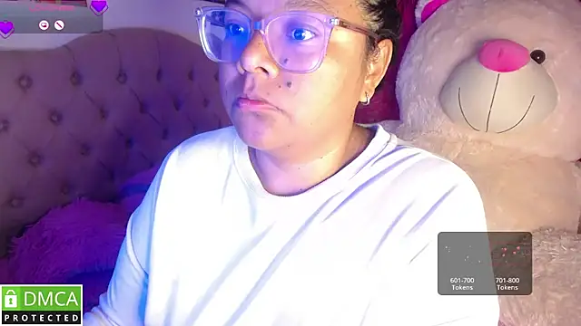 Snapshot of KittyHot20 chatting on November 8, 2025, 2:09 pm KittyHot20 online show from November 8, 2025, 2:09 pm