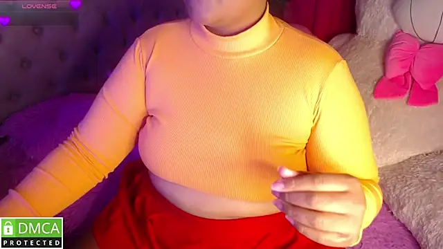 Snapshot of KittyHot20 chatting on October 31, 2025, 9:00 pm KittyHot20 online show from October 31, 2025, 9:00 pm