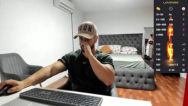 Snapshot of supermanboy94 chatting on October 13, 2025, 5:31 am supermanboy94 online show from October 13, 2025, 5:31 am
