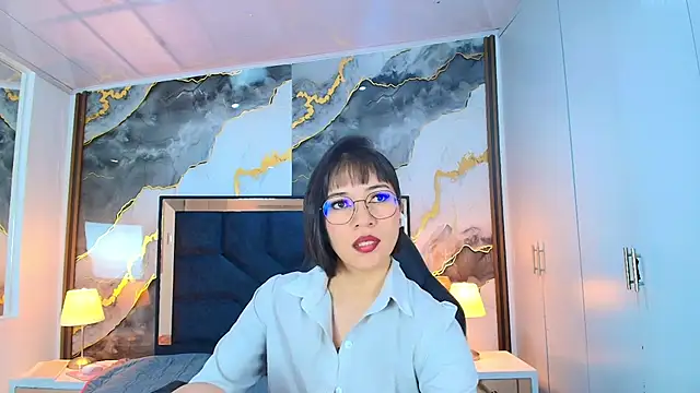 lina bedoya  online show from July 9, 2026, 11:53 am