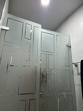 SaraParisi online show from October 27, 2025, 10:22 pm