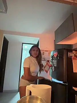 SaraParisi online show from January 5, 2026, 11:08 pm