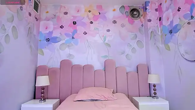 Snapshot of Lesly_sexy4u chatting on November 28, 2025, 3:17 am Lesly sexy4u online show from November 28, 2025, 3:17 am