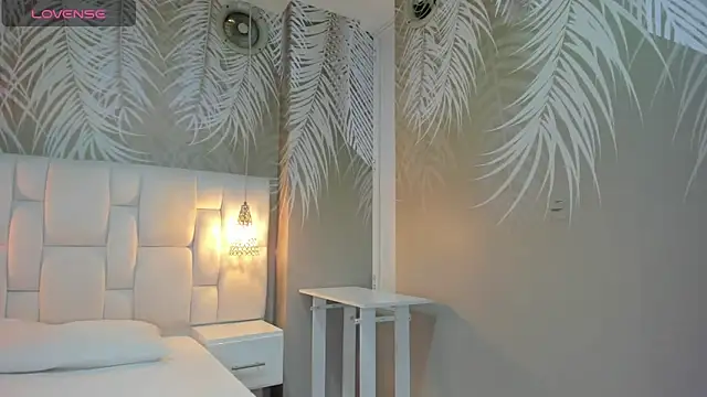 Snapshot of Lesly_sexy4u chatting on December 21, 2025, 3:08 am Lesly sexy4u online show from December 21, 2025, 3:08 am