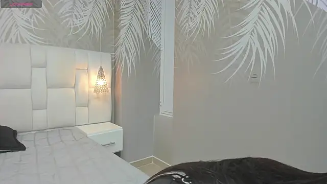 Snapshot of Lesly_sexy4u chatting on December 5, 2025, 3:49 am Lesly sexy4u online show from December 5, 2025, 3:49 am