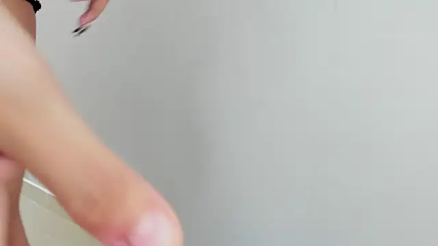 Snapshot of Lesly_sexy4u chatting on February 13, 2026, 4:12 am Lesly sexy4u online show from February 13, 2026, 4:12 am