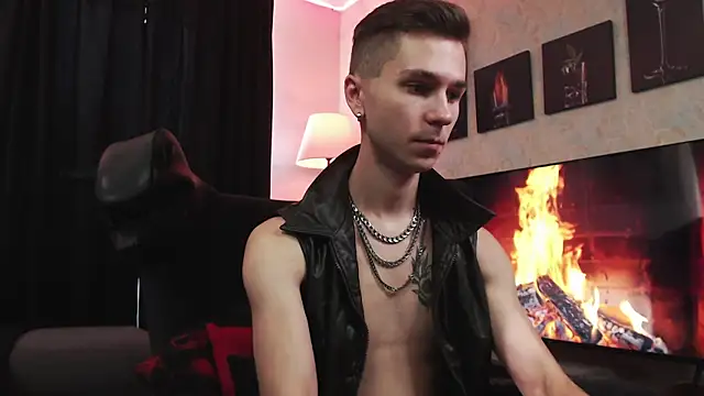 Joseph  Quinn online show from September 10, 2025, 8:24 am