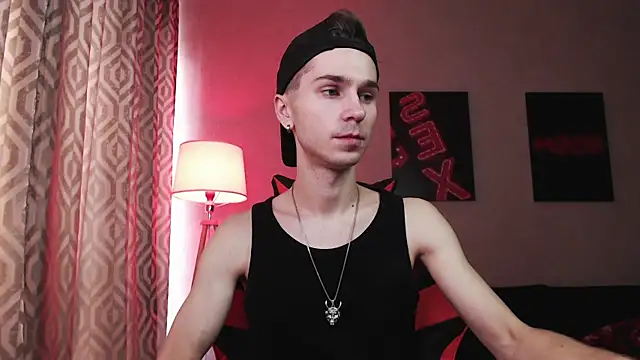 Joseph  Quinn online show from October 18, 2025, 8:27 am