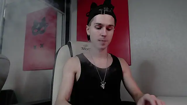 Joseph  Quinn online show from September 20, 2025, 12:43 pm