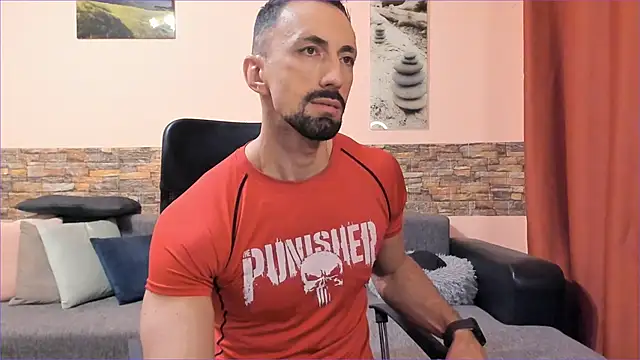 HotHunkTrainer online show from November 7, 2025, 8:08 am