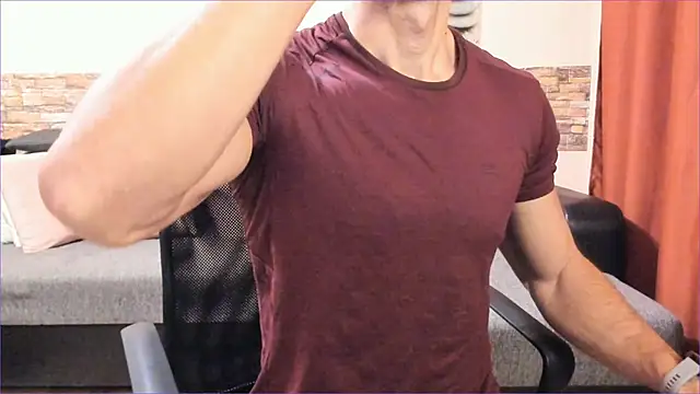 HotHunkTrainer online show from October 6, 2025, 7:20 am