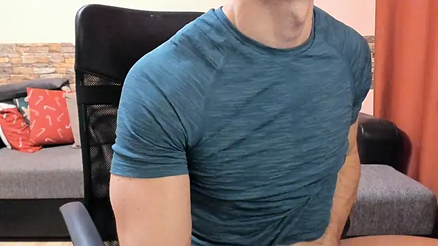 HotHunkTrainer online show from March 6, 2026, 8:20 am