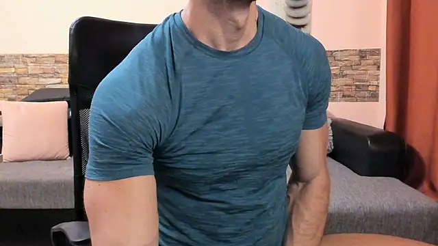 HotHunkTrainer online show from July 21, 2026, 8:15 am