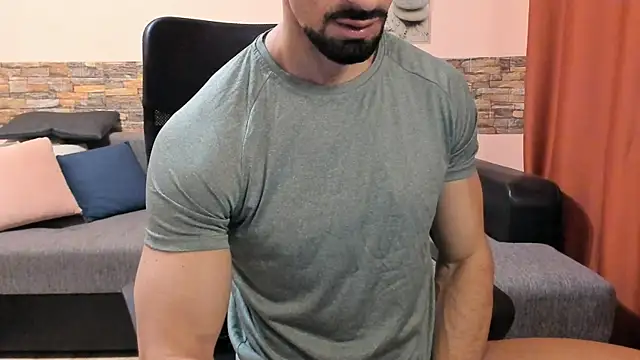 HotHunkTrainer online show from November 29, 2025, 9:20 am