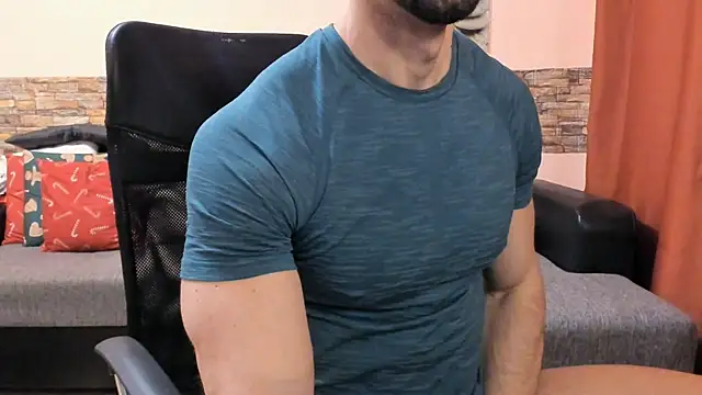 HotHunkTrainer online show from April 8, 2026, 8:27 am