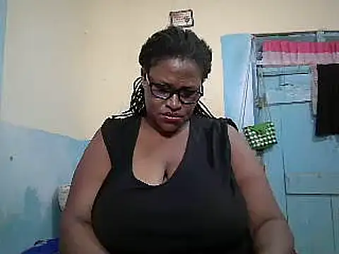 Snapshot of sexy_bigboobss chatting on February 12, 2026, 8:47 am sexy bigboobss online show from February 12, 2026, 8:47 am