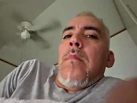 Snapshot of Xoc8_ chatting on May 10, 2026, 5:44 am Xoc8 online show from May 10, 2026, 5:44 am