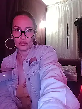 Snapshot of SelenaHouston chatting on February 25, 2026, 4:01 am SelenaHouston online show from February 25, 2026, 4:01 am