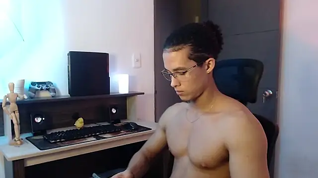 Snapshot of alejo_x3 chatting on December 5, 2024, 2:26 am alejo x3 online show from December 5, 2024, 2:26 am