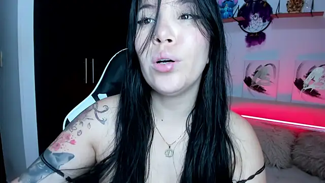 Snapshot of AilynRed chatting on October 30, 2025, 11:56 pm AilynRed online show from October 30, 2025, 11:56 pm