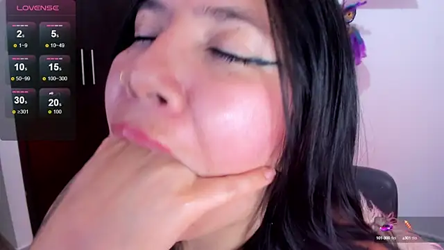 Snapshot of AilynRed chatting on March 19, 2025, 7:29 am AilynRed online show from March 19, 2025, 7:29 am