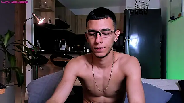 Snapshot of SymonPrince chatting on September 30, 2025, 9:54 pm SymonPrince online show from September 30, 2025, 9:54 pm