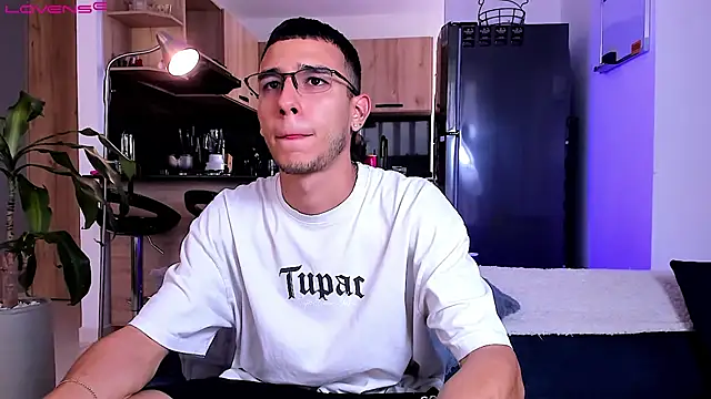 Snapshot of SymonPrince chatting on October 2, 2025, 7:06 pm SymonPrince online show from October 2, 2025, 7:06 pm