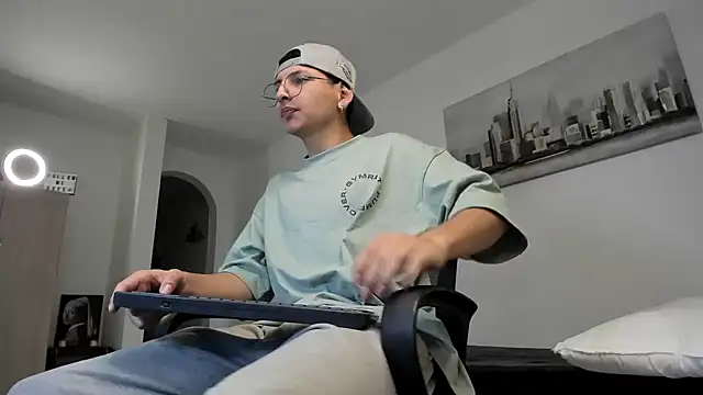 a lejandro 0 8 online show from March 11, 2025, 6:19 am