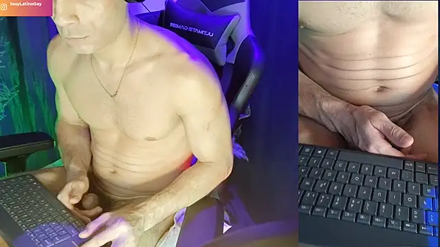 Snapshot of sexyboycolombi4 chatting on March 18, 2025, 7:33 am sexyboycolombi4 online show from March 18, 2025, 7:33 am