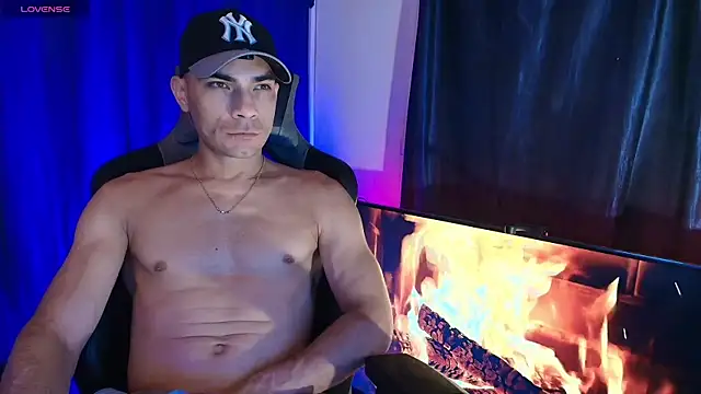 sexyboycolombi4 online show from June 29, 2026, 7:35 pm