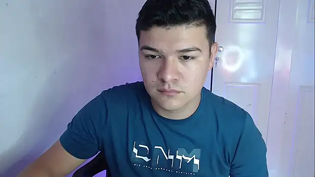 Snapshot of Plug_Control chatting on October 4, 2025, 7:26 pm Plug Control online show from October 4, 2025, 7:26 pm