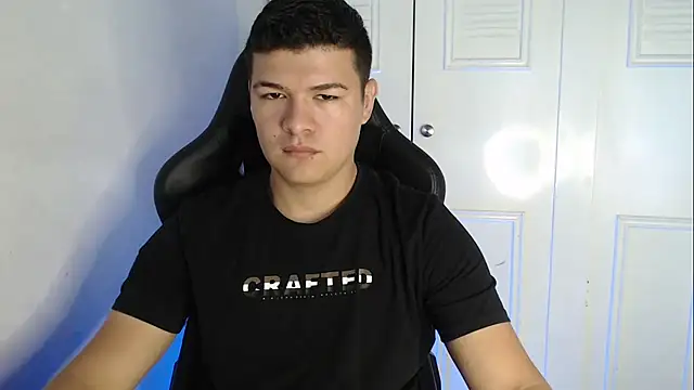 Snapshot of Plug_Control chatting on September 12, 2025, 4:51 pm Plug Control online show from September 12, 2025, 4:51 pm