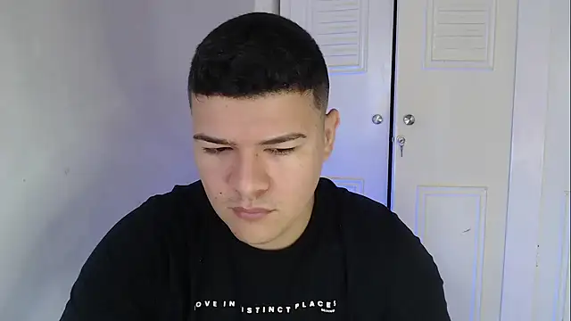 Snapshot of Plug_Control chatting on October 12, 2025, 3:24 pm Plug Control online show from October 12, 2025, 3:24 pm