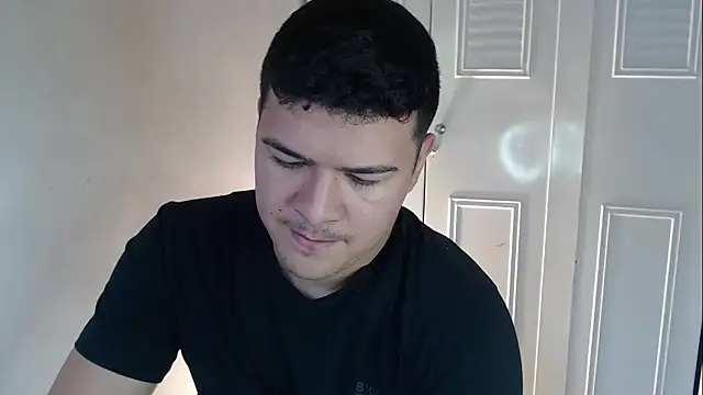 Snapshot of Plug_Control chatting on September 30, 2025, 7:20 pm Plug Control online show from September 30, 2025, 7:20 pm