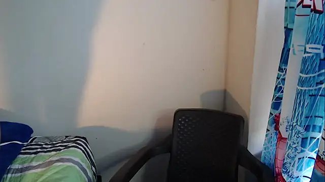 Snapshot of Plug_Control chatting on October 24, 2025, 4:06 pm Plug Control online show from October 24, 2025, 4:06 pm