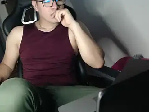 Snapshot of Plug_Control chatting on March 18, 2025, 4:18 am Plug Control online show from March 18, 2025, 4:18 am