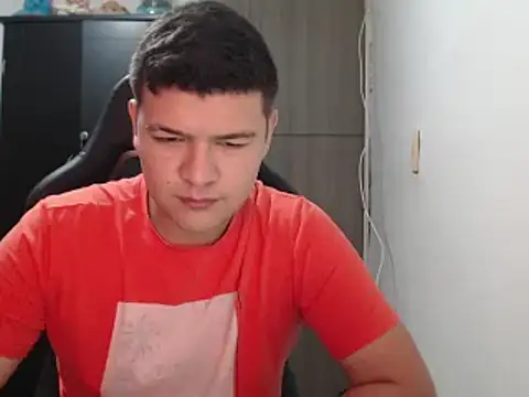 Snapshot of Plug_Control chatting on February 27, 2025, 3:48 pm Plug Control online show from February 27, 2025, 3:48 pm