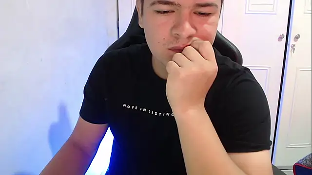 Snapshot of Plug_Control chatting on September 21, 2025, 6:35 pm Plug Control online show from September 21, 2025, 6:35 pm