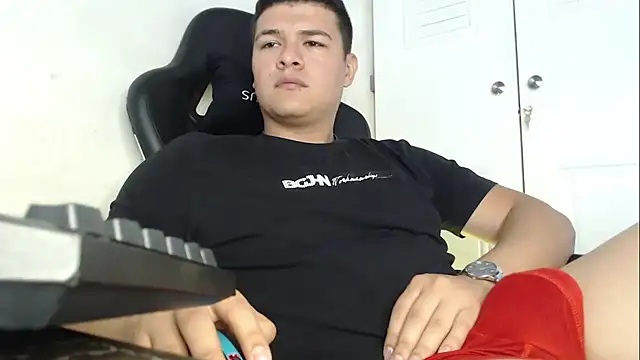 Snapshot of Plug_Control chatting on September 11, 2025, 4:40 pm Plug Control online show from September 11, 2025, 4:40 pm