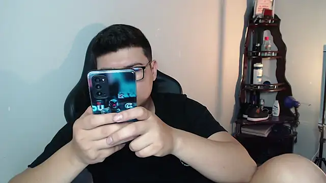 Snapshot of Plug_Control chatting on February 12, 2026, 6:29 pm Plug Control online show from February 12, 2026, 6:29 pm