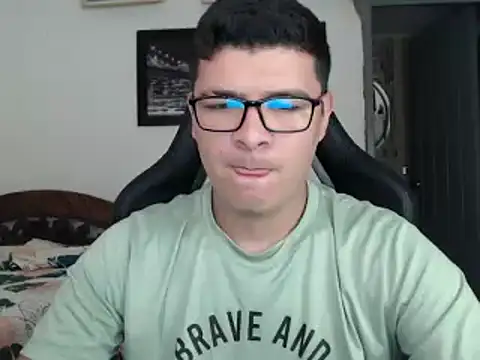 Snapshot of Plug_Control chatting on March 17, 2025, 5:49 pm Plug Control online show from March 17, 2025, 5:49 pm