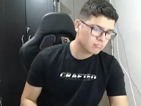 Snapshot of Plug_Control chatting on March 12, 2025, 1:51 pm Plug Control online show from March 12, 2025, 1:51 pm