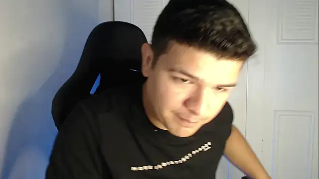 Snapshot of Plug_Control chatting on September 15, 2025, 2:17 pm Plug Control online show from September 15, 2025, 2:17 pm