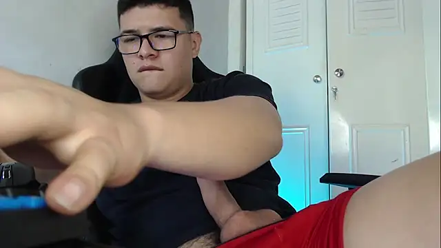 Snapshot of Plug_Control chatting on September 25, 2025, 4:35 pm Plug Control online show from September 25, 2025, 4:35 pm