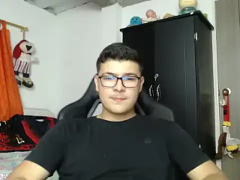 Snapshot of Plug_Control chatting on February 26, 2025, 8:25 pm Plug Control online show from February 26, 2025, 8:25 pm