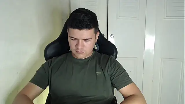 Snapshot of Plug_Control chatting on September 11, 2025, 4:34 am Plug Control online show from September 11, 2025, 4:34 am