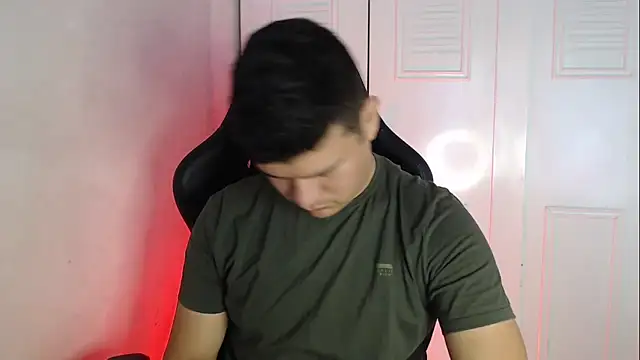 Snapshot of Plug_Control chatting on September 10, 2025, 1:54 pm Plug Control online show from September 10, 2025, 1:54 pm