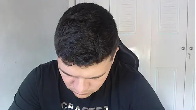 Snapshot of Plug_Control chatting on September 27, 2025, 4:02 pm Plug Control online show from September 27, 2025, 4:02 pm