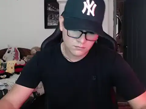 Snapshot of Plug_Control chatting on March 18, 2025, 7:44 pm Plug Control online show from March 18, 2025, 7:44 pm