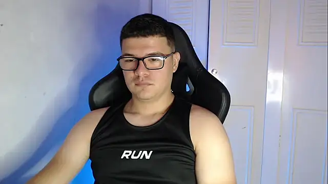 Snapshot of Plug_Control chatting on September 24, 2025, 4:24 pm Plug Control online show from September 24, 2025, 4:24 pm